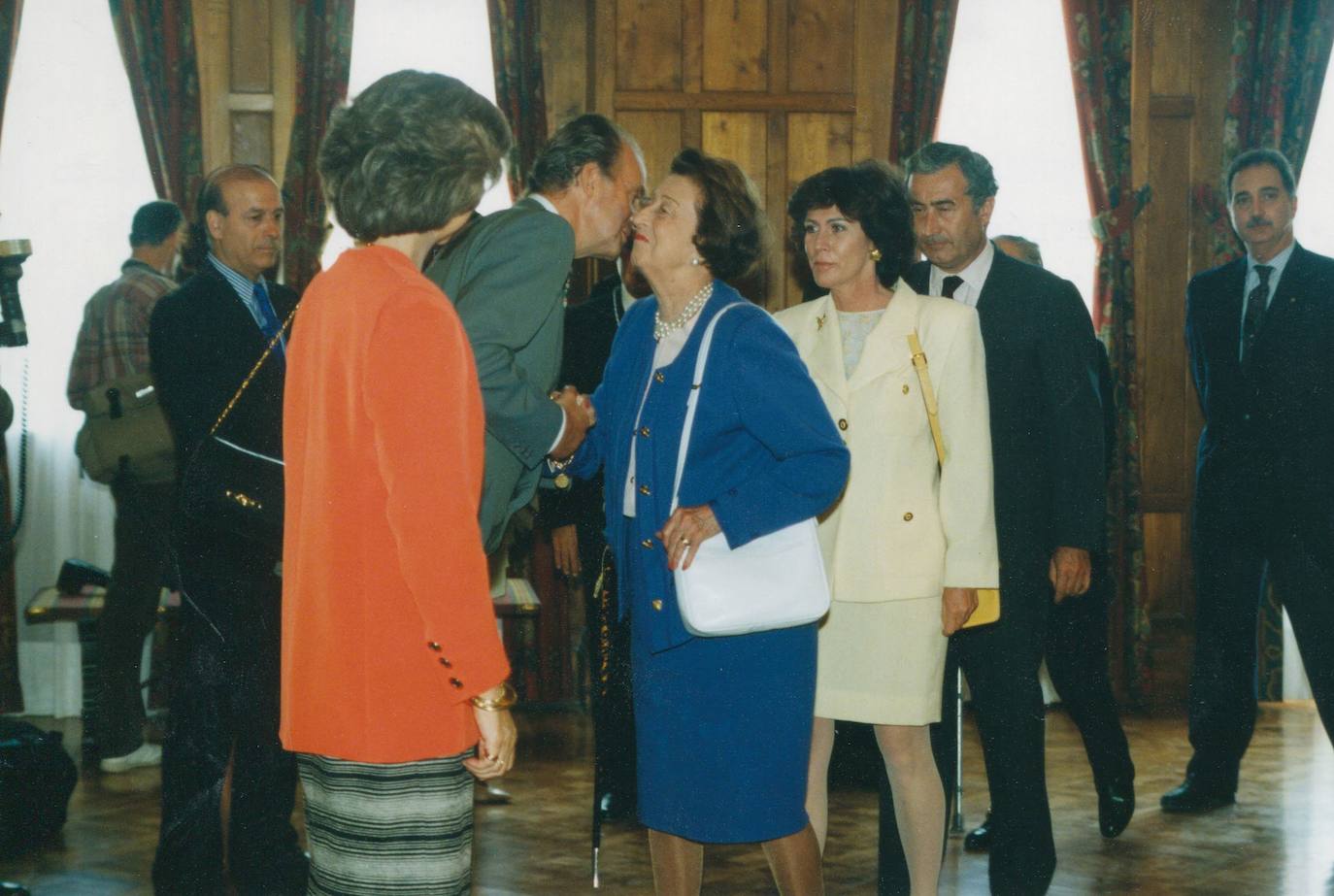 Imagen de 1995 cuando Juan Carlos I y doña Sofía visitaron el Palacio de La Magdalena el día de su reinauguración.