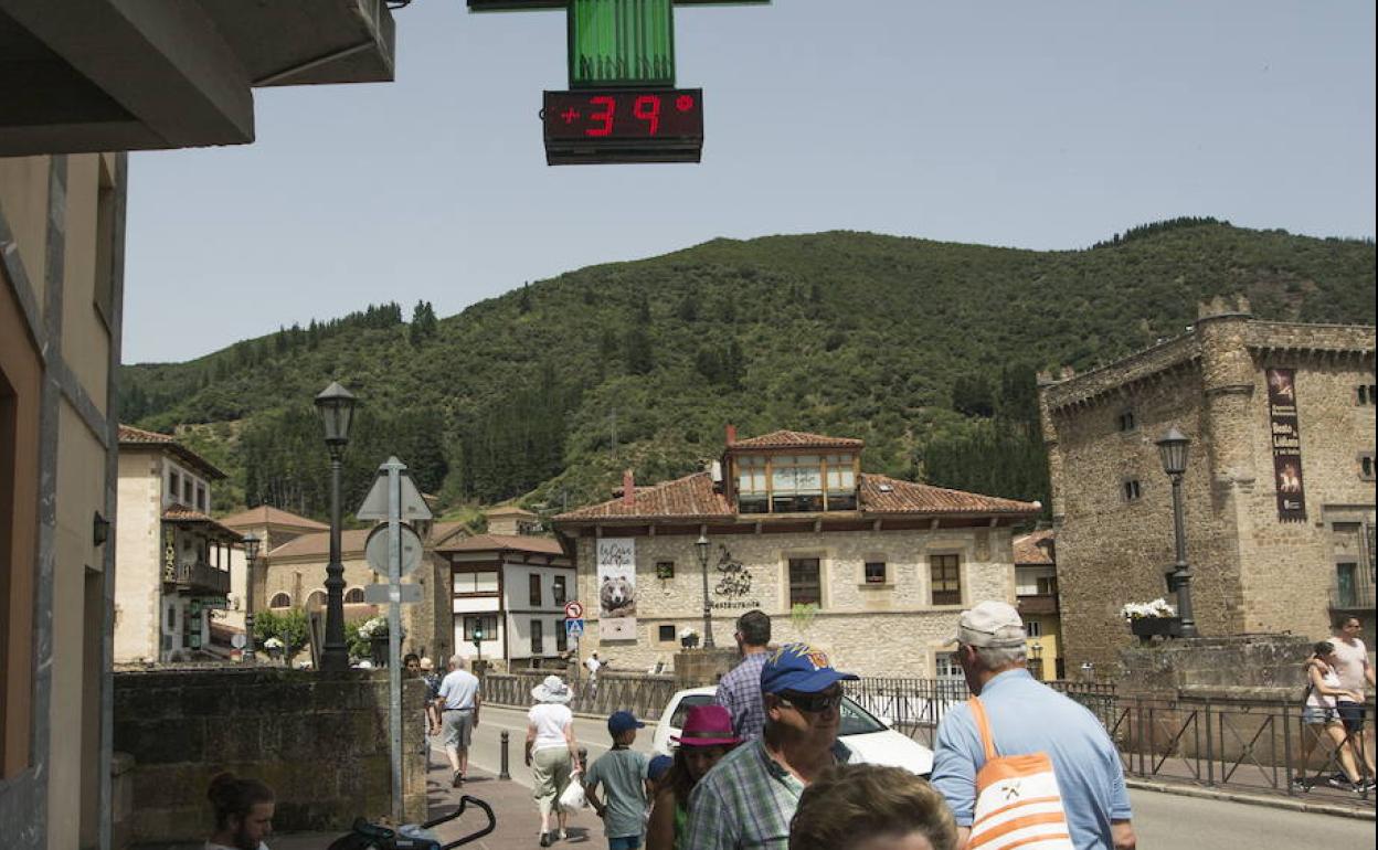 Potes. El calor será más acusado en el sur de la región.