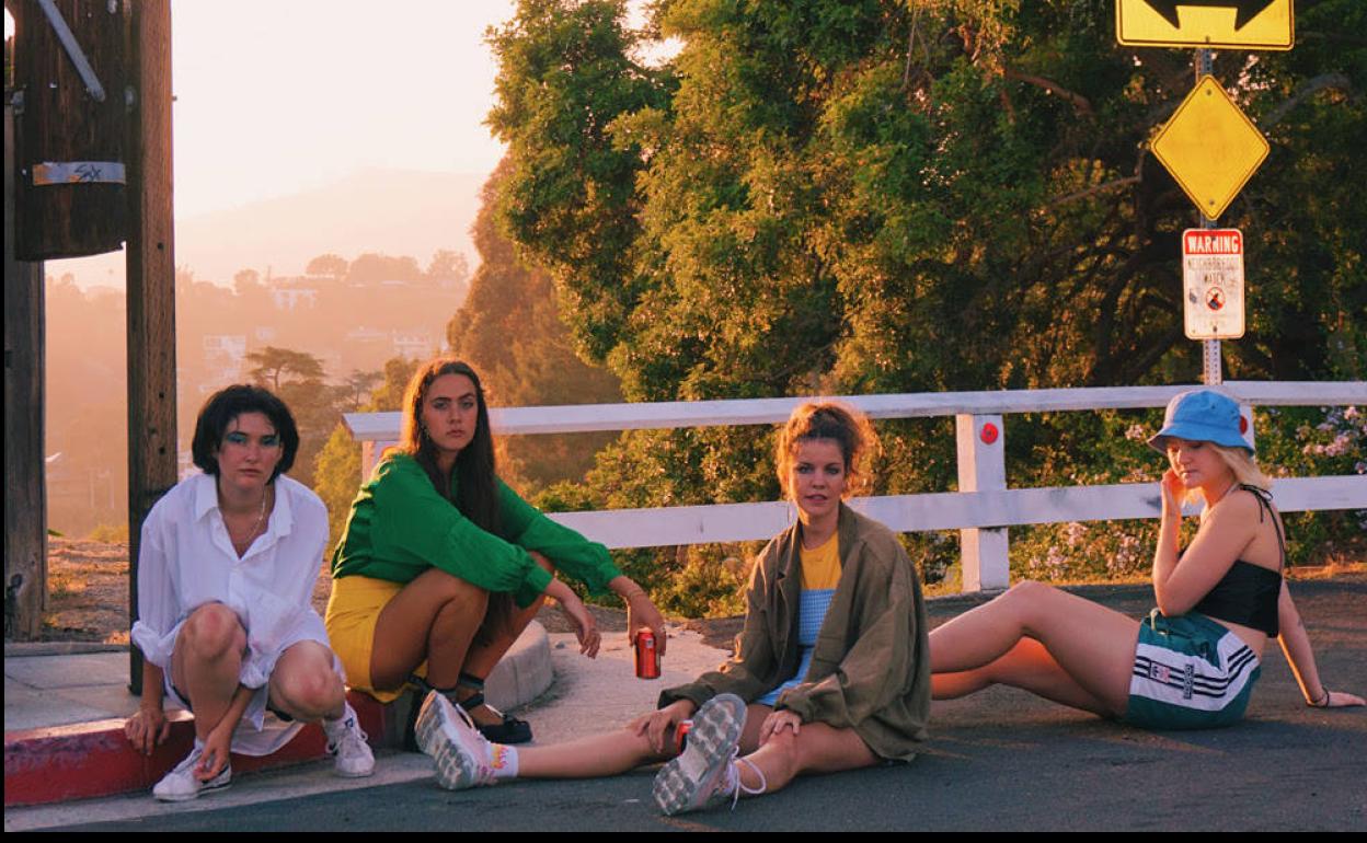 Hinds versionan a The Clash y su 'Spanish Bombs'