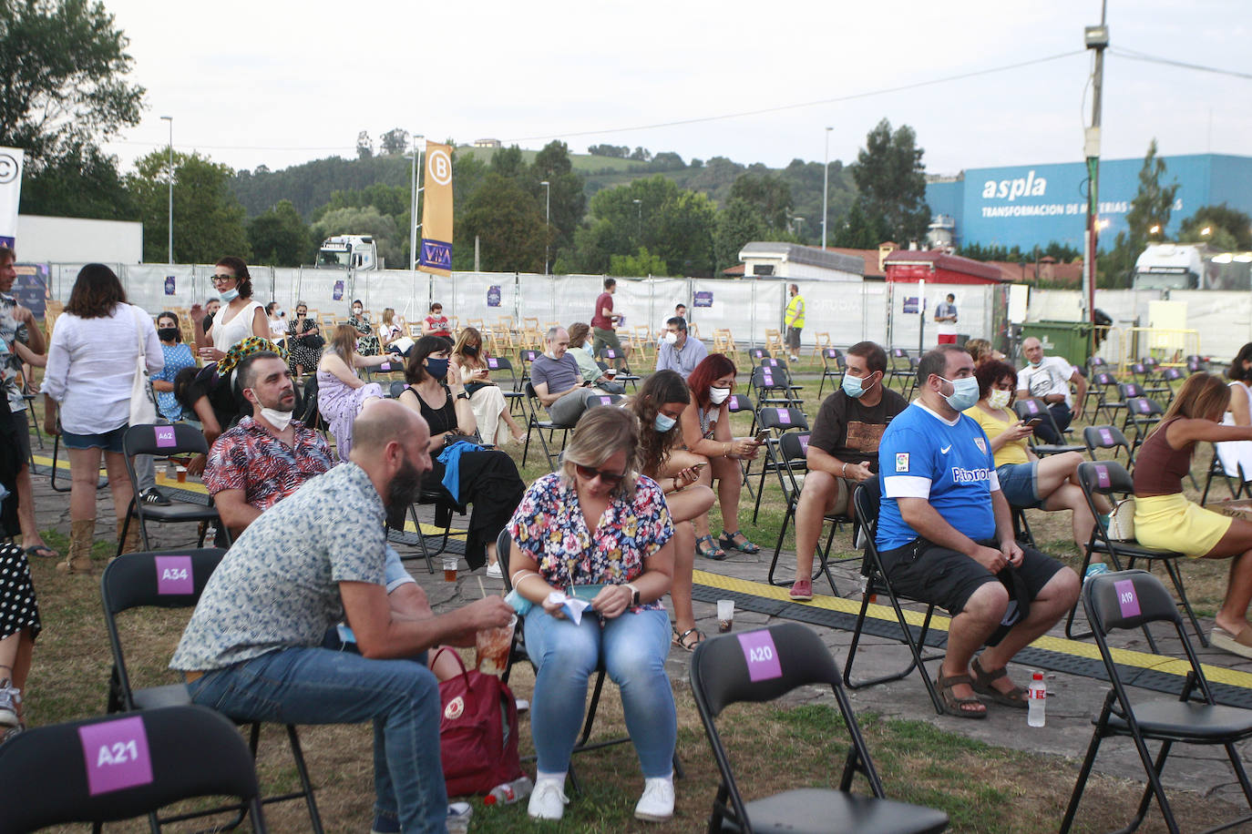 Fotos: La banda murciana Second repasa durante casi dos horas en Torrelavega las canciones que han marcado su carrera