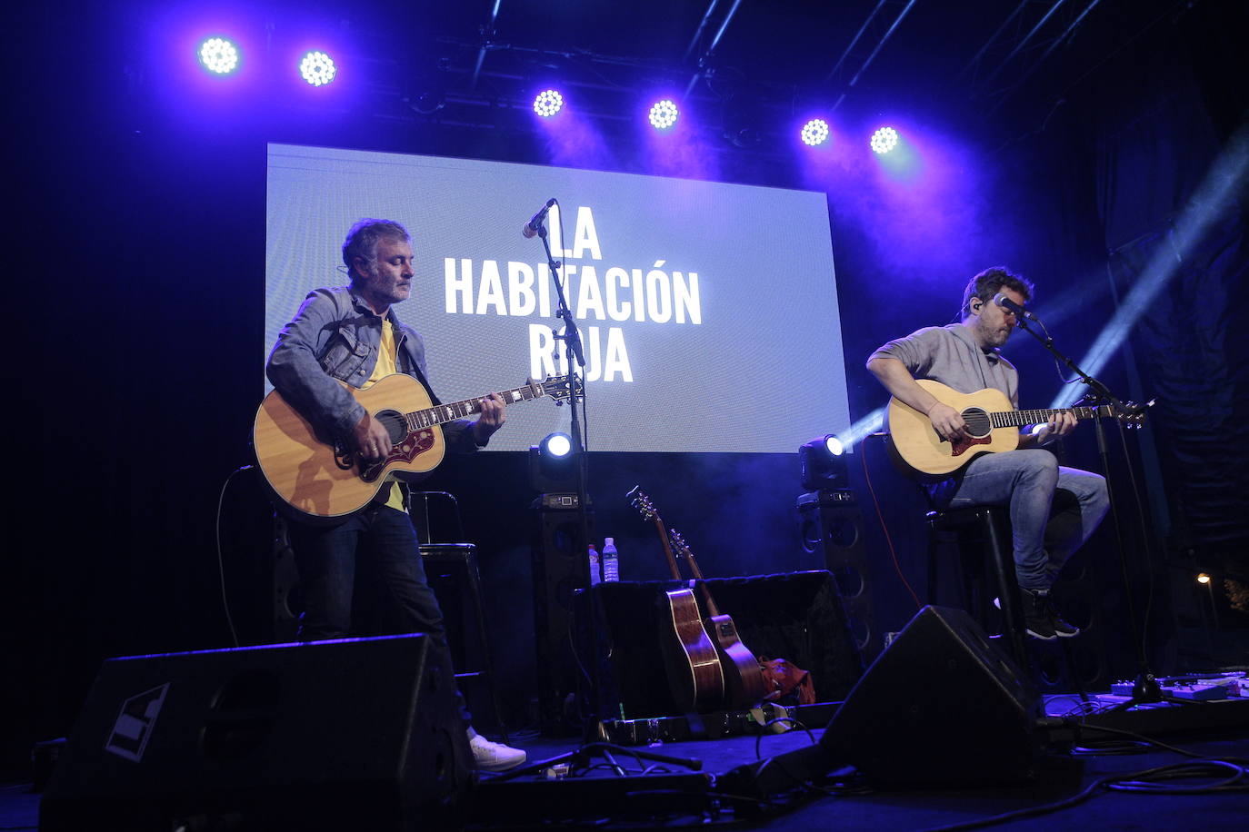 Fotos: Una noche en el sofá de La Habitación Roja en Torrelavega