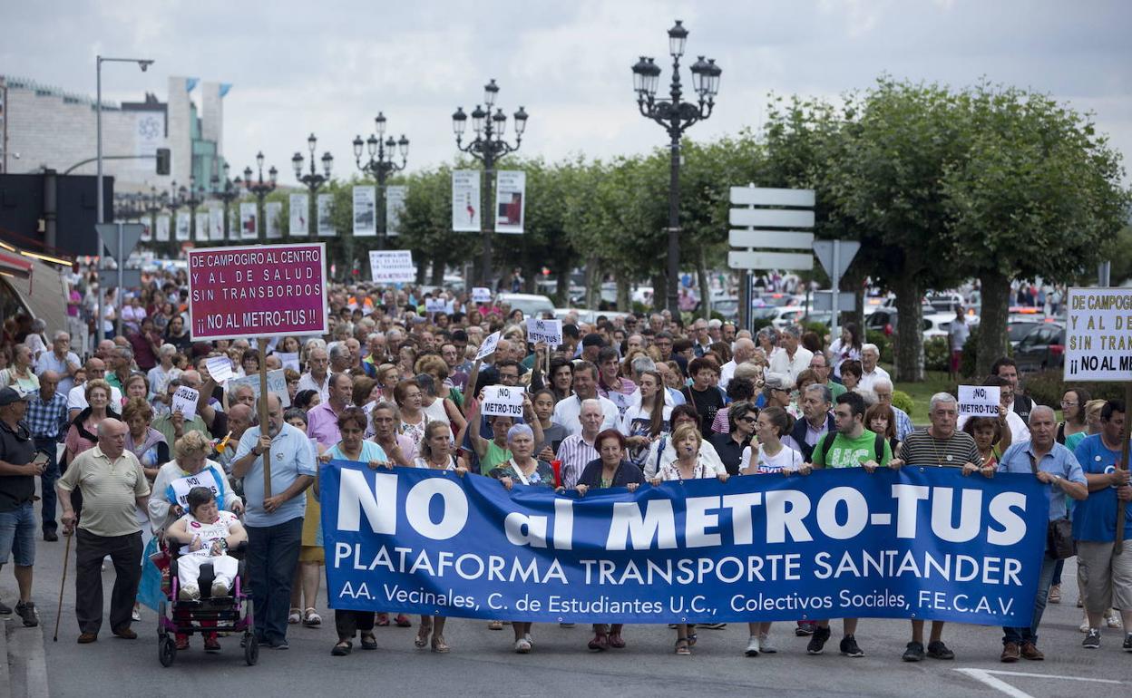 Manifestación contra el MetroTUS, hace dos años en Santander.