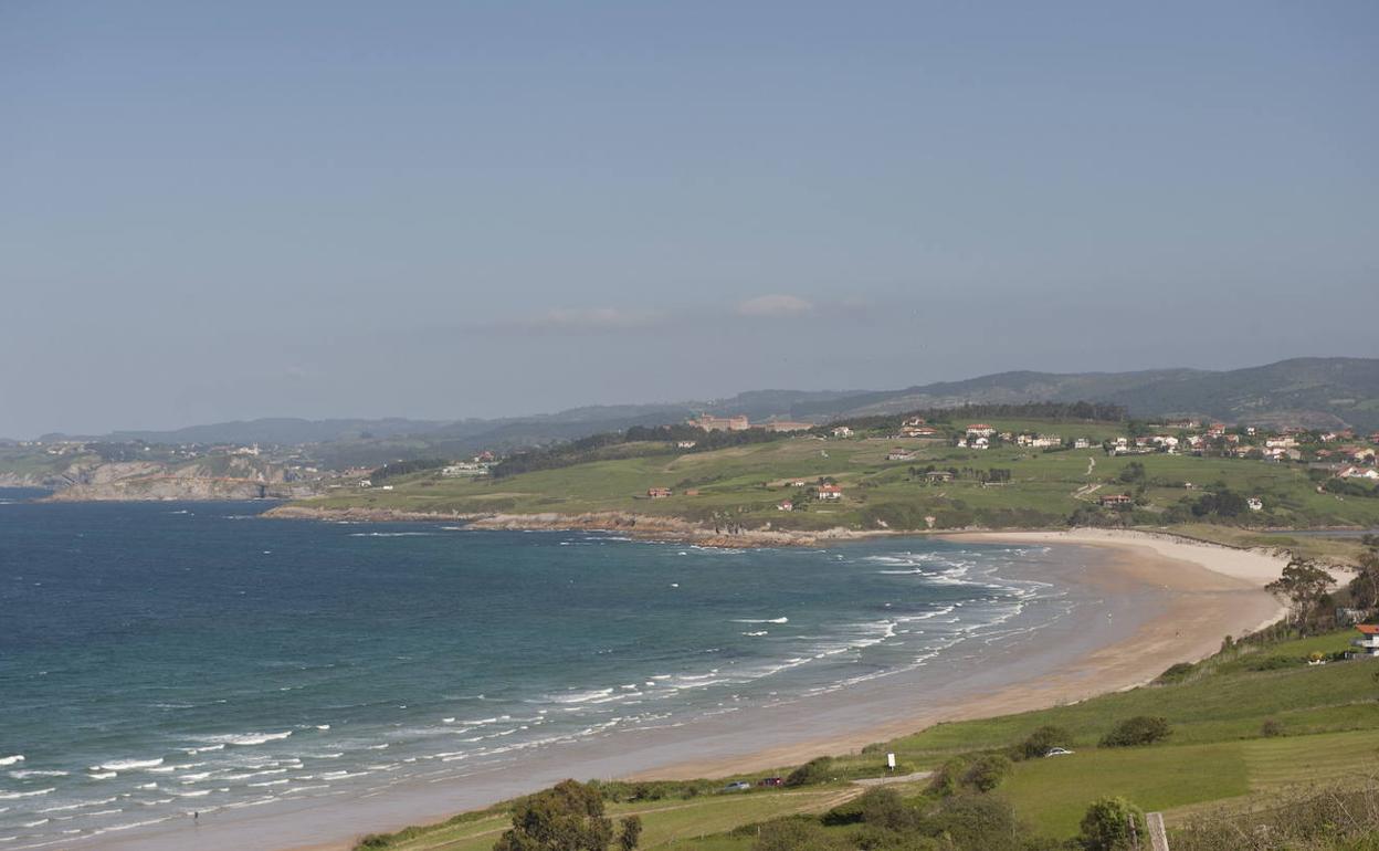 Imagen de la playa de Oyambre.