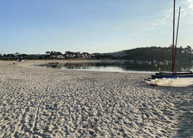 Imagen secundaria 1 - Puerto deportivo (arriba), playa de Baltar (centro) y caminos señalizados por las playas (abajo) 