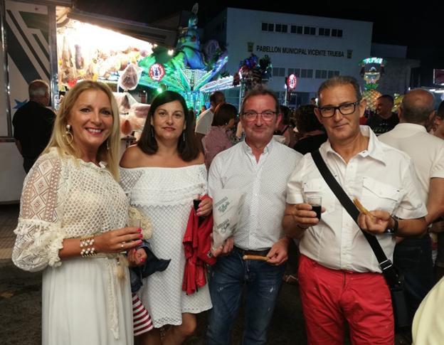 Saboreando unos chatos y churros calentitos en el recinto ferial.