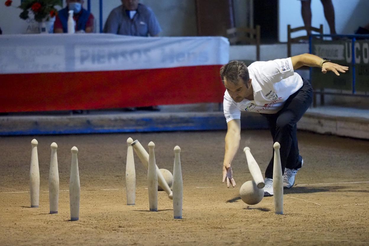 Óscar ganó ayer el Torneo del Queso en Pesquera.