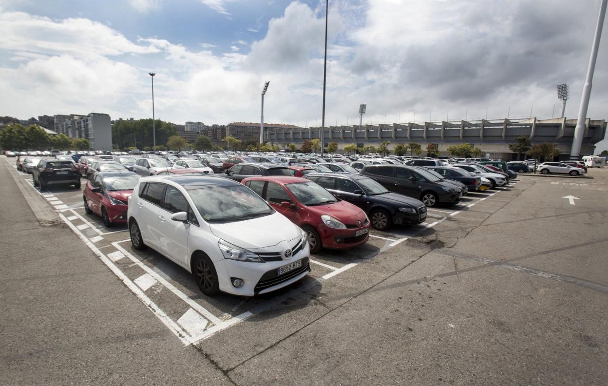 El aparcamiento de los campos de Sport de El Sardinero cuenta con 80 plazas más para favorecer su uso como disuasorio.