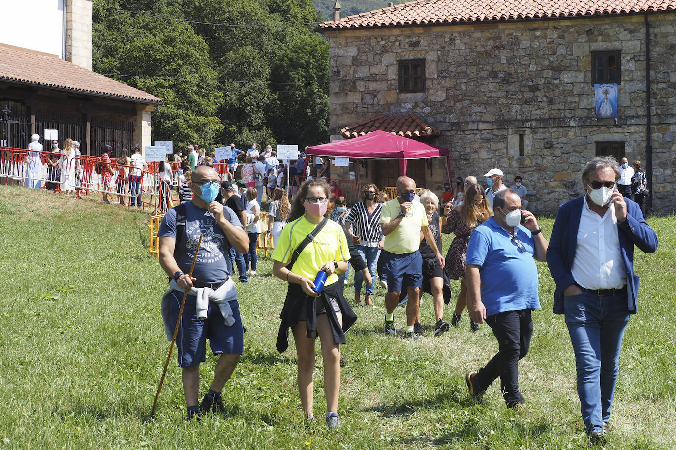 Este año la Virgen de Valvanuz ha congregado a muchos menos fieles en las inmediaciones de la ermita de Selaya, con la suspensión de todos los eventos festivos a excepción de los actos litúrgicos en honor a la patrona de los pasiegos.