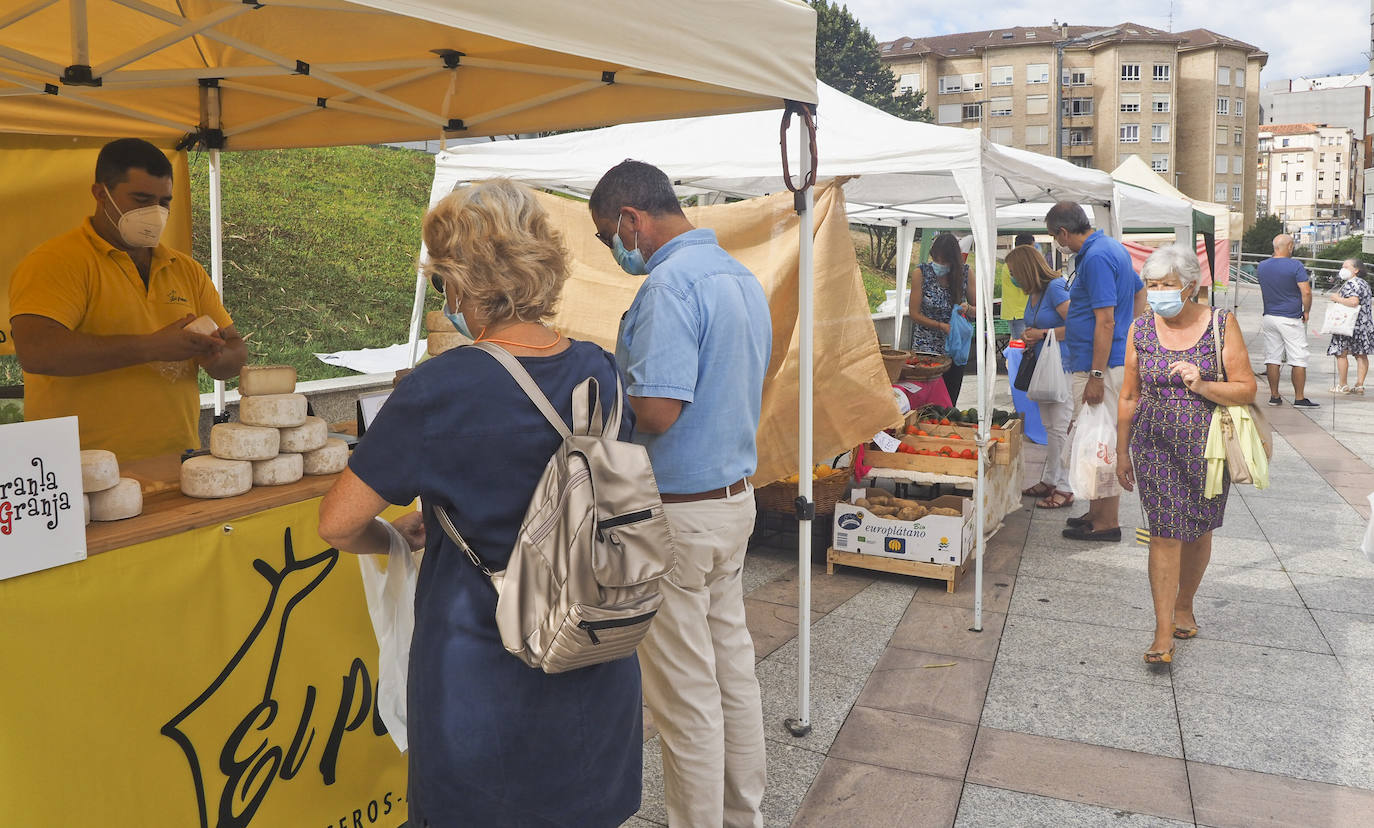 Fotos: II Mercado de Productores Cántabros en la calle Tetuán