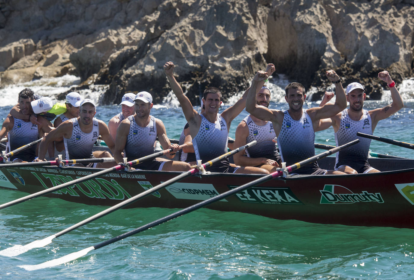 Fotos: &#039;La Pedreñera&#039; se impone en la Bandera Marina de Cudeyo