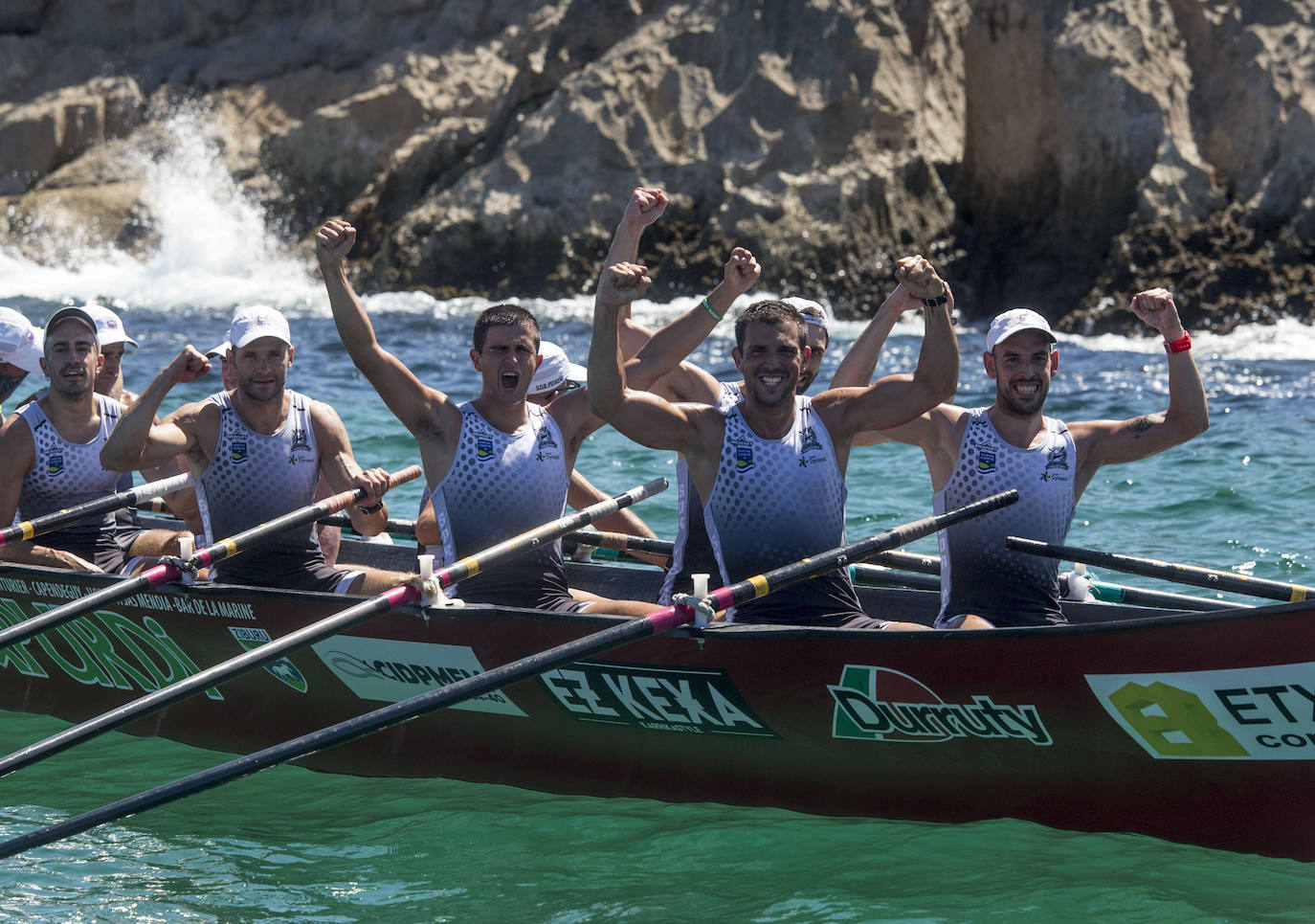 Fotos: &#039;La Pedreñera&#039; se impone en la Bandera Marina de Cudeyo