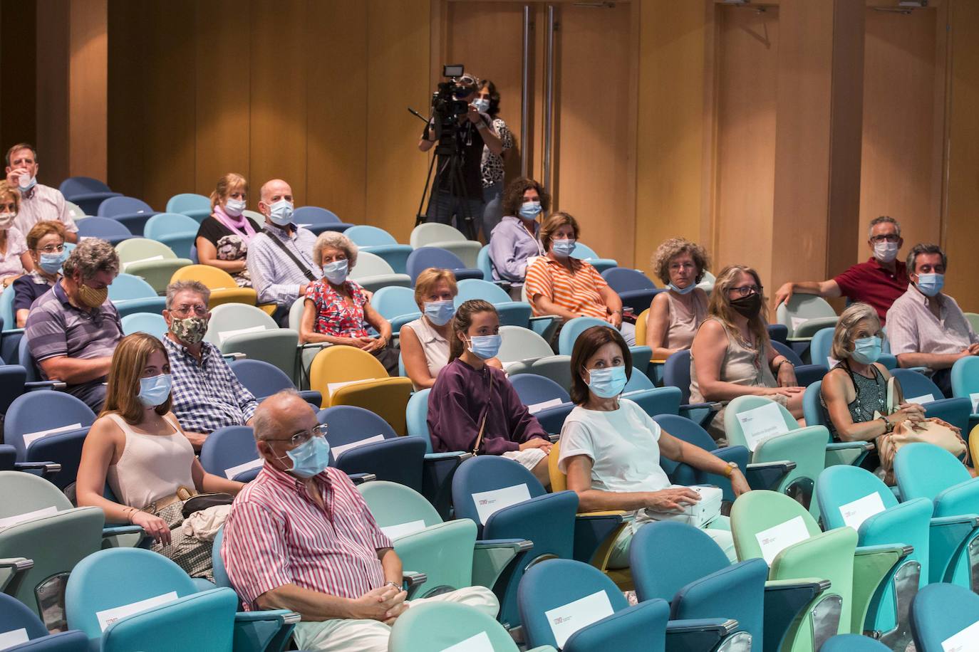La tribuna de la Universidad Internacional arrancó con una mesa redonda sobre 'Benito Pérez Galdós, la influencia de un clásico contemporáneo'.