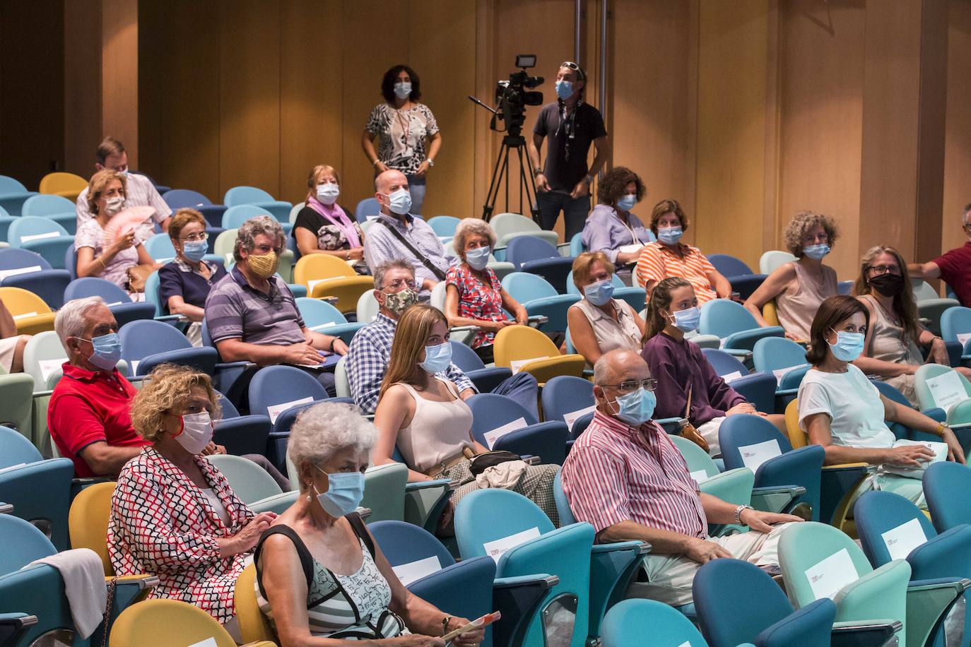 La tribuna de la Universidad Internacional arrancó con una mesa redonda sobre 'Benito Pérez Galdós, la influencia de un clásico contemporáneo'.