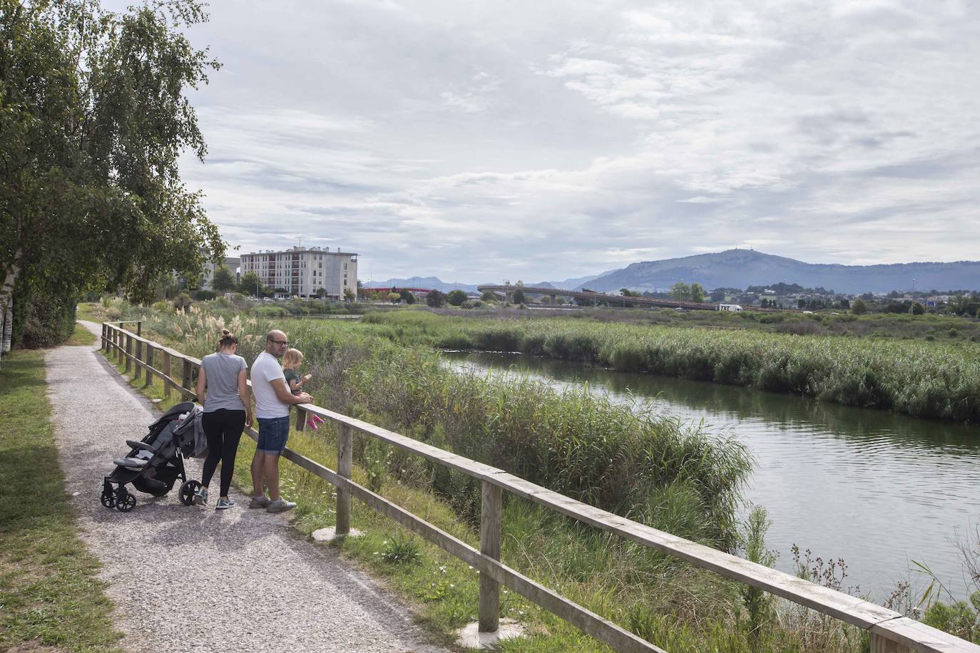 Vecinos de Nueva Montaña lamentan que la estación de bombeo Santiago el Mayor no separe los desechos para evitar que lleguen al agua