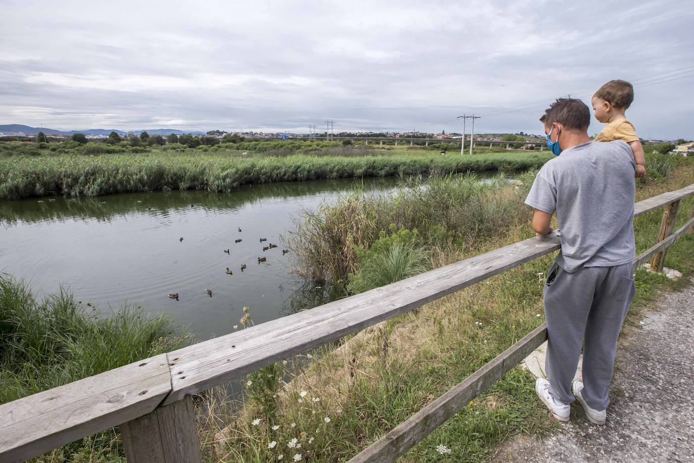 Vecinos de Nueva Montaña lamentan que la estación de bombeo Santiago el Mayor no separe los desechos para evitar que lleguen al agua