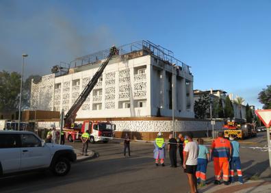 Imagen secundaria 1 - Un muerto y varios heridos en el incendio de un hotel en Marbella