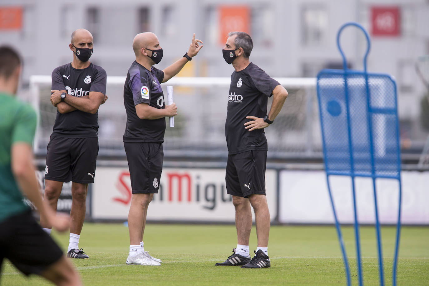 Fotos: El Racing cumple su primer entrenamiento a las órdenes de Javi Rozada