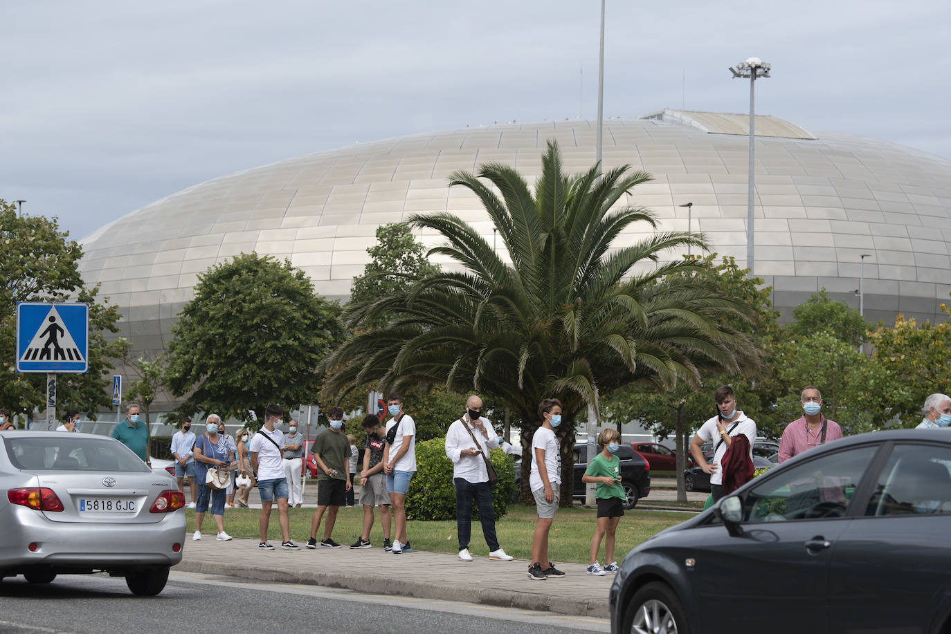 Fotos: Largas colas para recuperar el dinero de los abonos de la pasada campaña