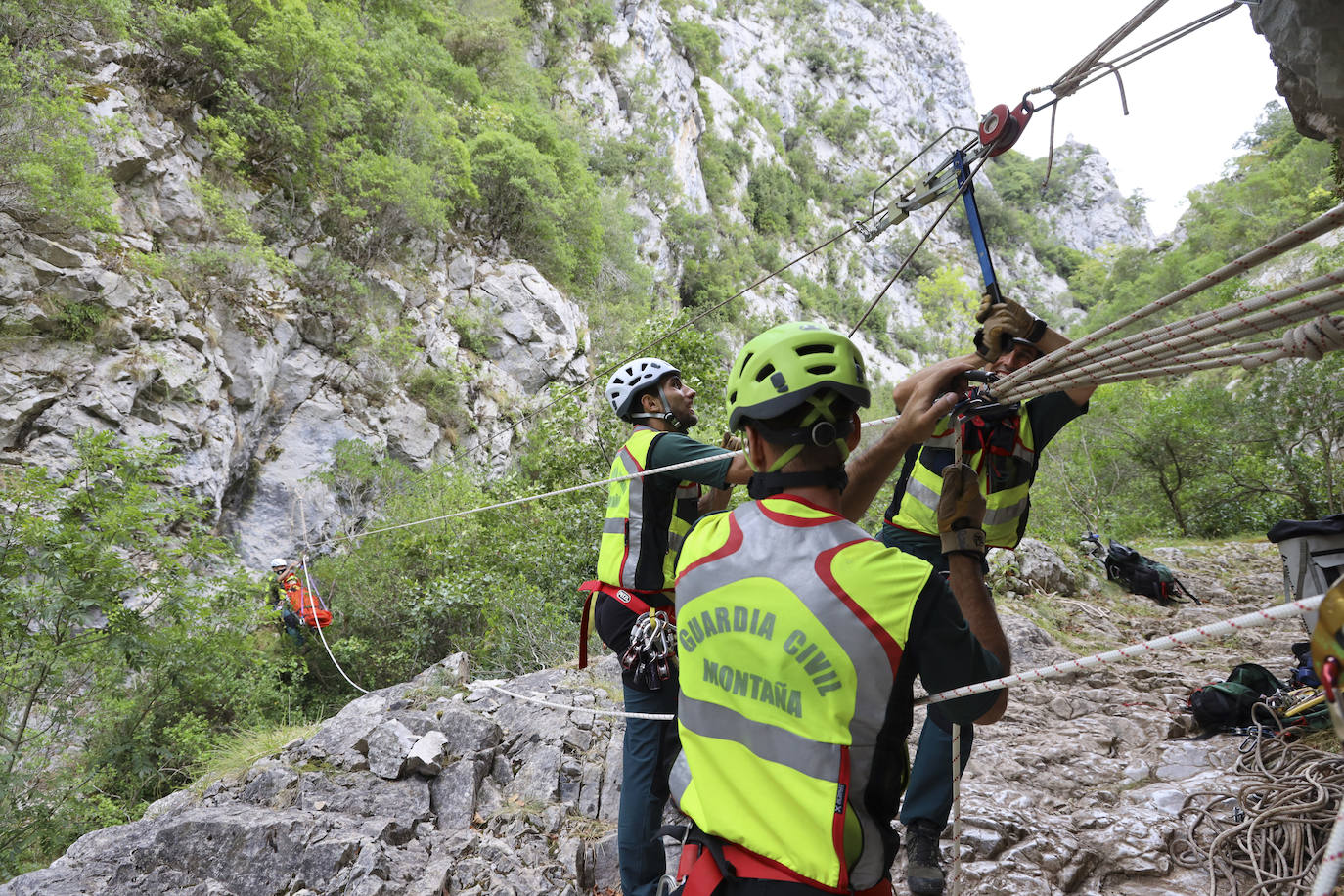 La unidad, formada por once agentes y un perro experto en avalanchas, acumula diez rescates desde el mes de junio