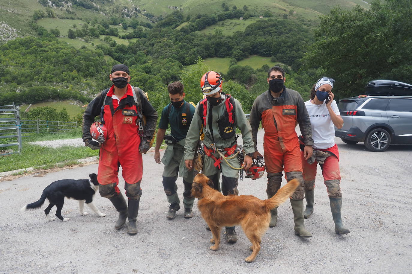 Los Tédax de la Guardia Civil recibieron la llamada de alerta de un grupo de espeleólogos que examinaban una gruta inexplorada cercana a Coventosa 