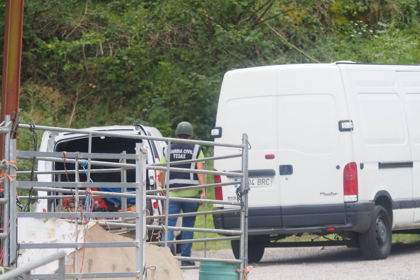 Los Tédax de la Guardia Civil recibieron la llamada de alerta de un grupo de espeleólogos que examinaban una gruta inexplorada cercana a Coventosa 