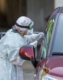 Imagen secundaria 2 - 61 pruebas PCR en el regreso del &#039;coroauto&#039; de la Facultad de Medicina