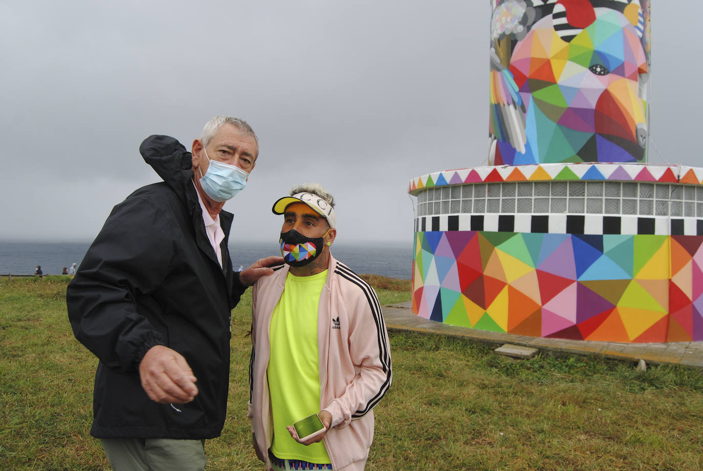 Fotos: Inauguración del faro de Ajo con la intervención de Okuda