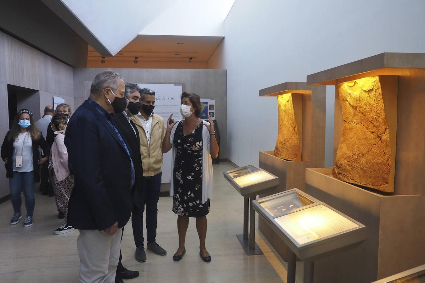 Rodríguez Uribes visitó el Museo y la neocueva, una «prueba de civilización» que muestra la capacidad humana para crear arte en la Prehistoria