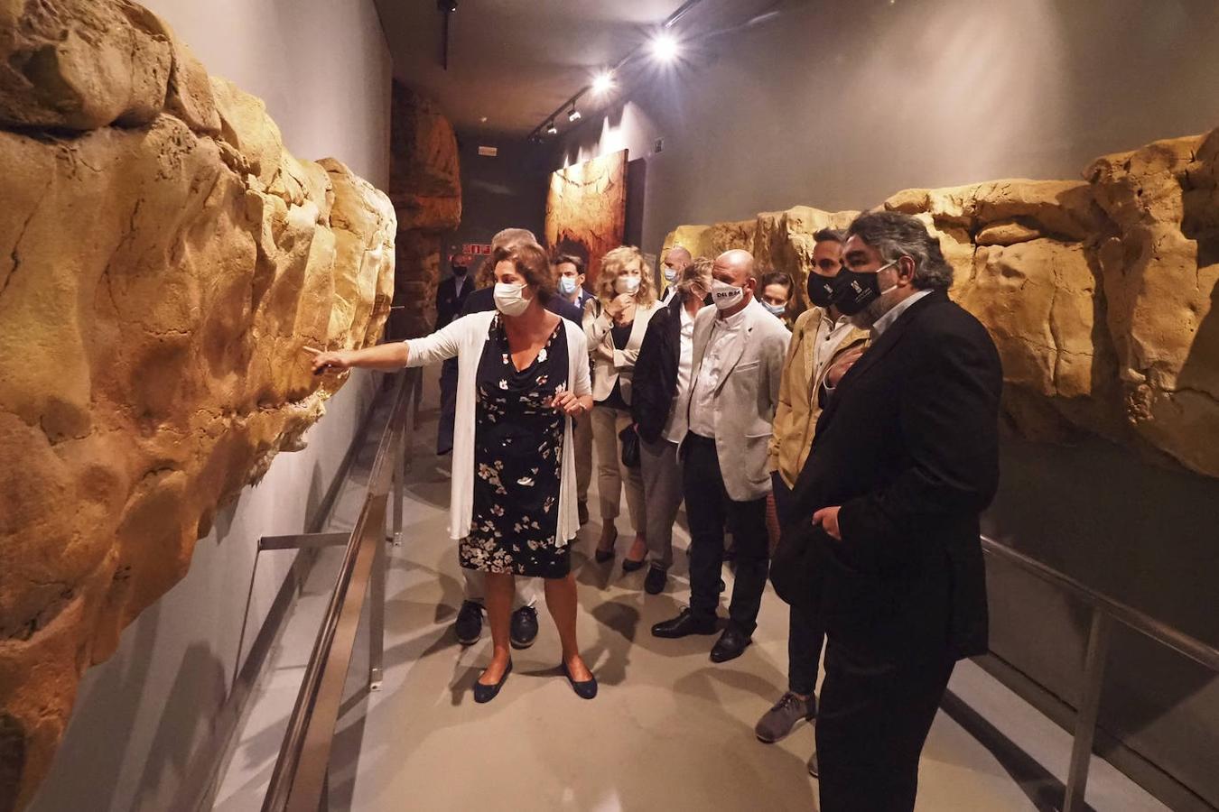 Rodríguez Uribes visitó el Museo y la neocueva, una «prueba de civilización» que muestra la capacidad humana para crear arte en la Prehistoria