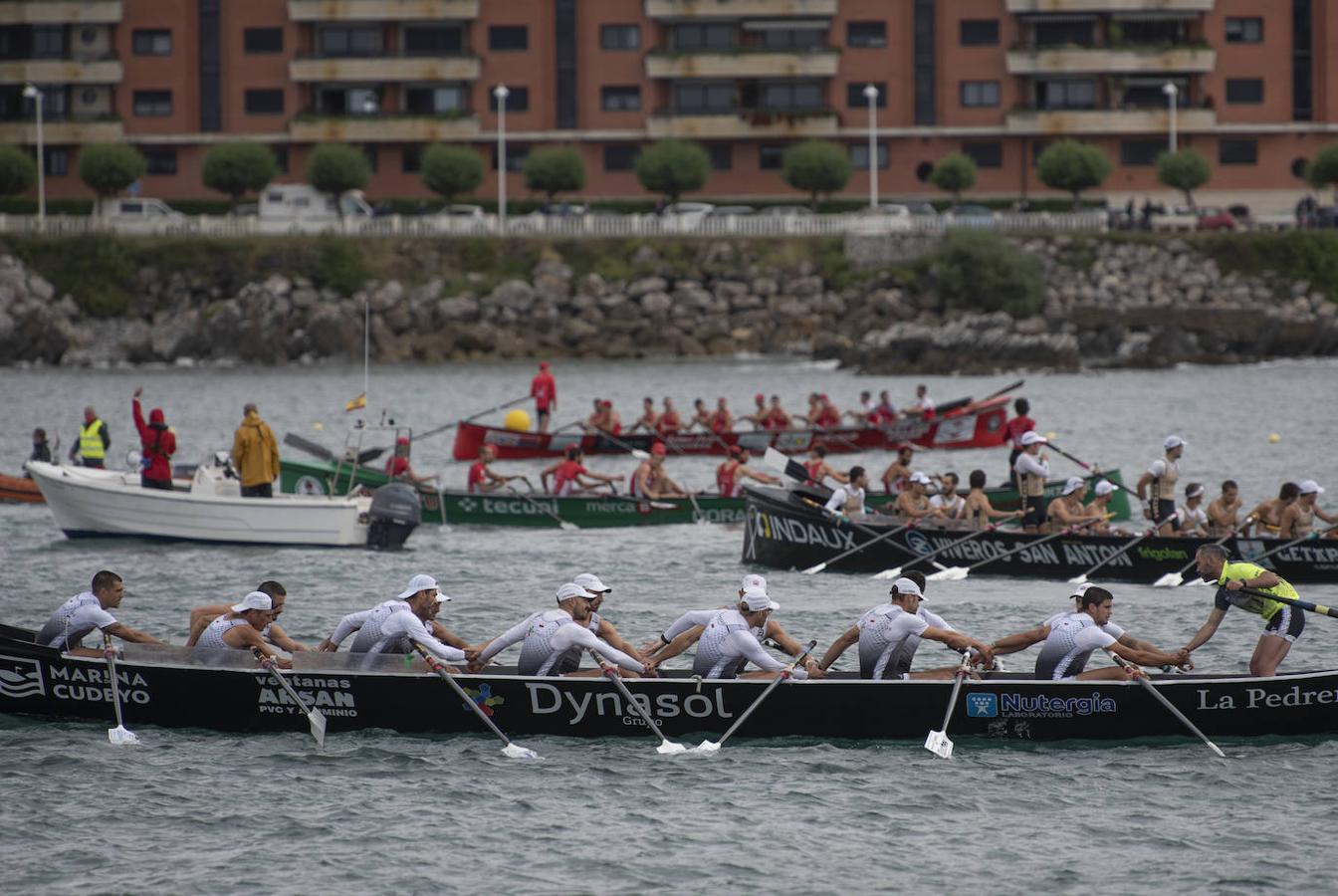 Pedreña y Castreña, líderes de las dos categorías de la ARC, se imponen en aguas de Castro Urdiales.