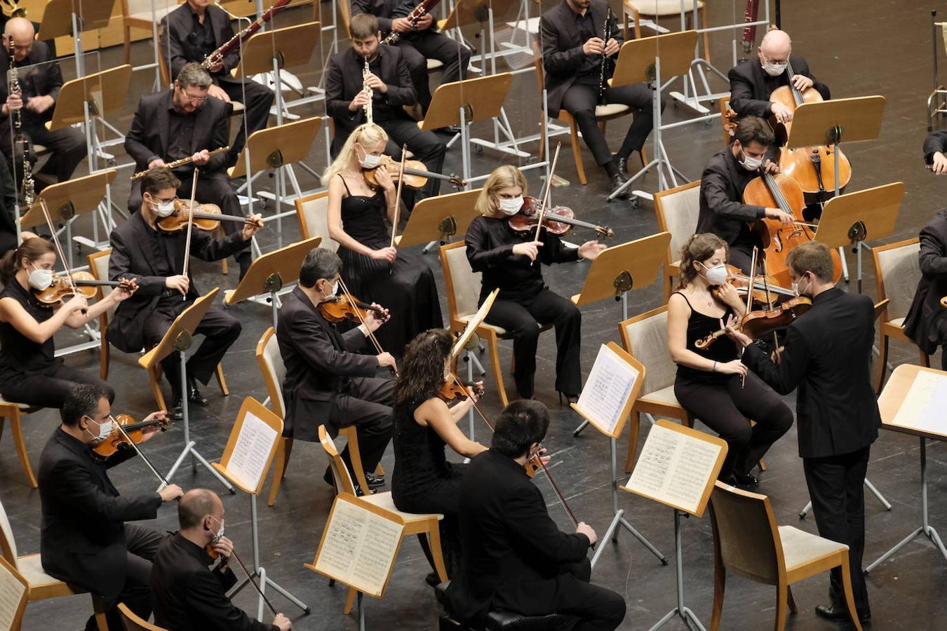 La Orquesta Nacional de España, dirigida por Jaime Martín, ha protagonizado el concierto de clausura del FIS en la Sala Argenta interpretando a Beethoven. 