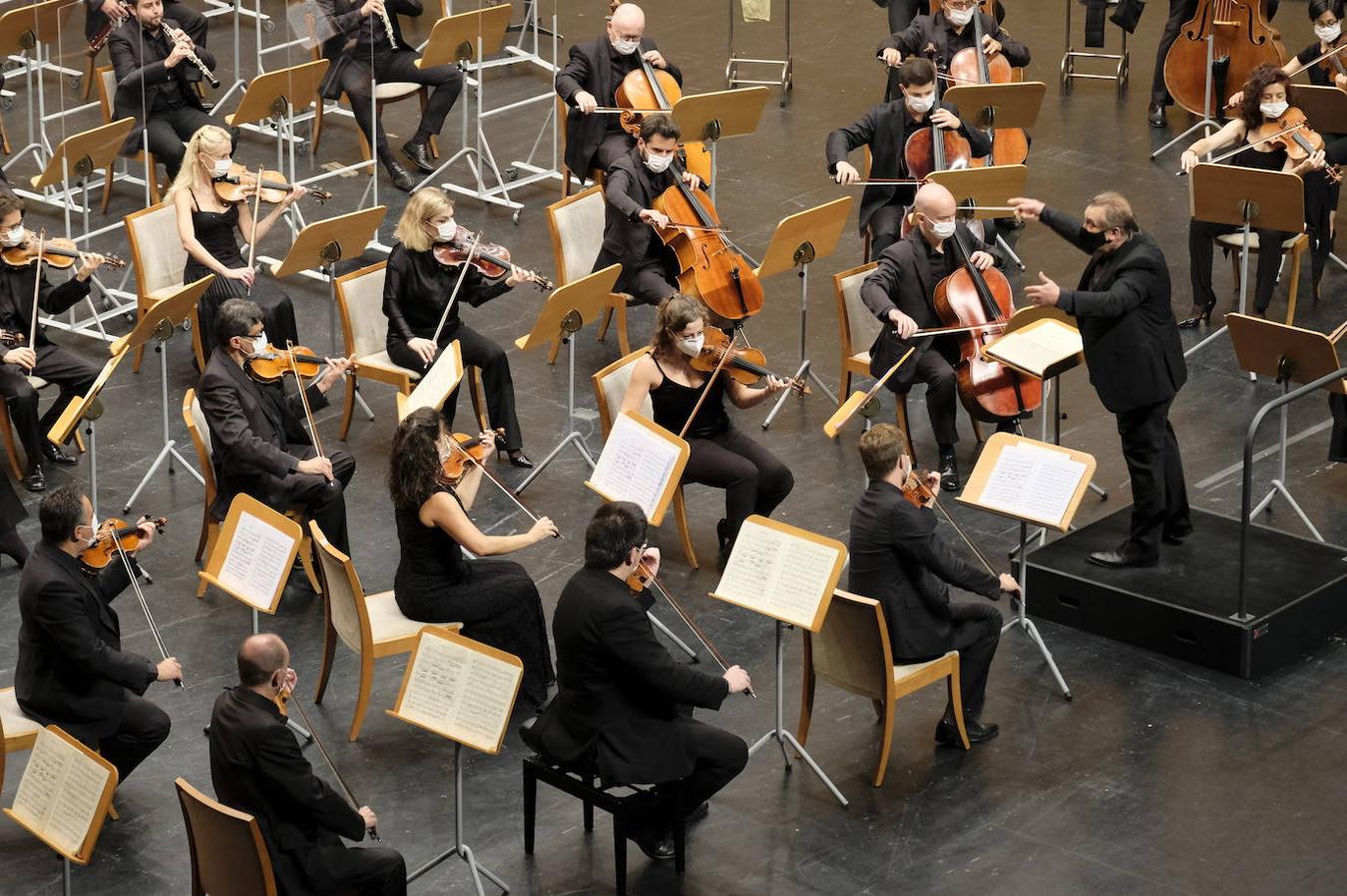 La Orquesta Nacional de España, dirigida por Jaime Martín, ha protagonizado el concierto de clausura del FIS en la Sala Argenta interpretando a Beethoven. 