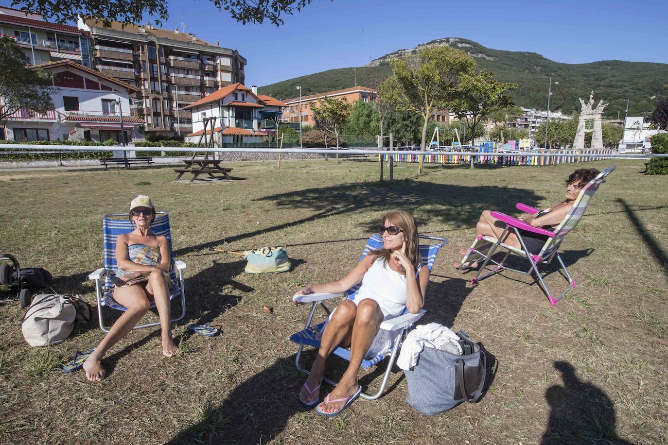 Fotos: Primera jornada de confinamiento en Santoña