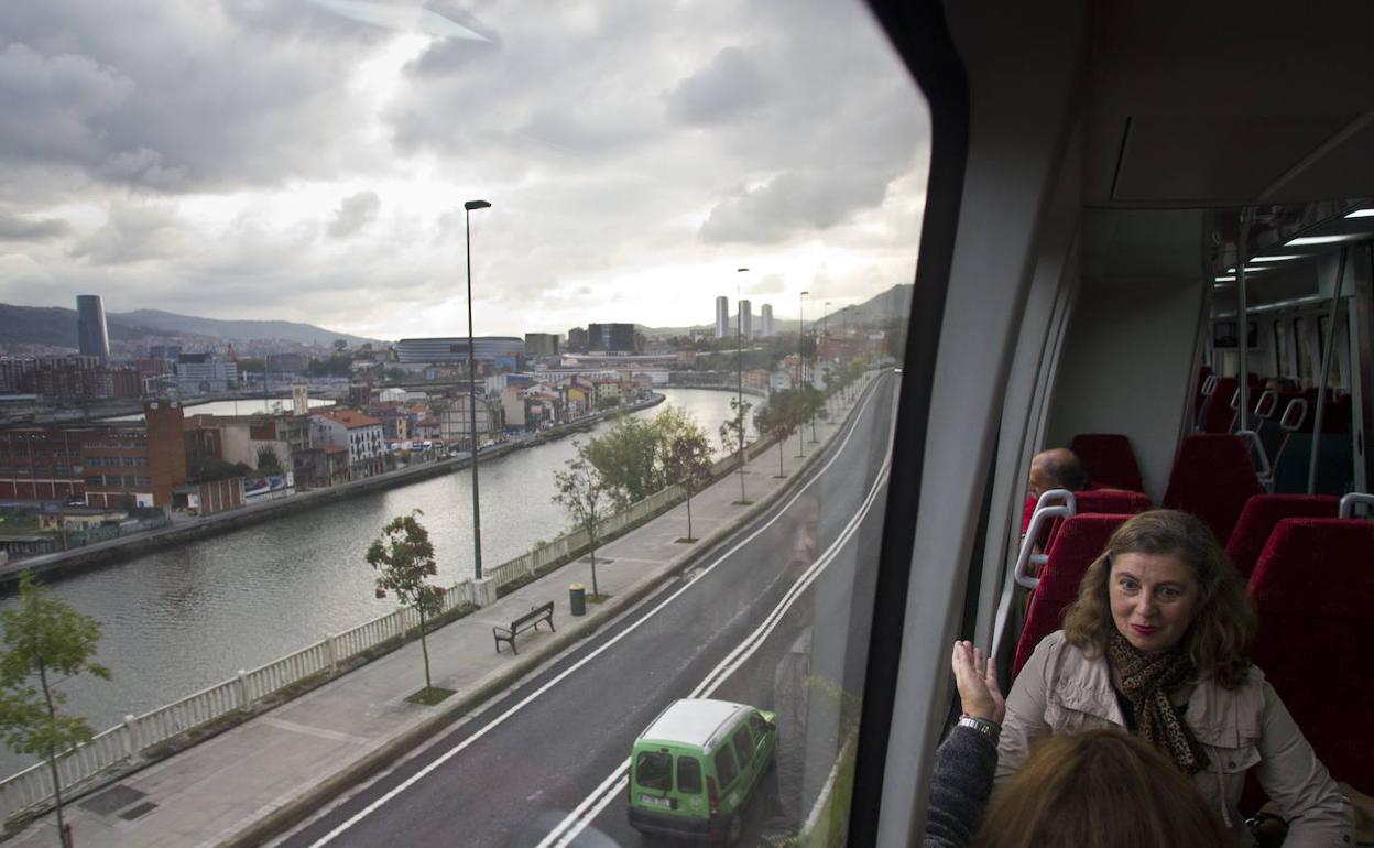 Imagen de archivo del tren actual a su llegada a Bilbao