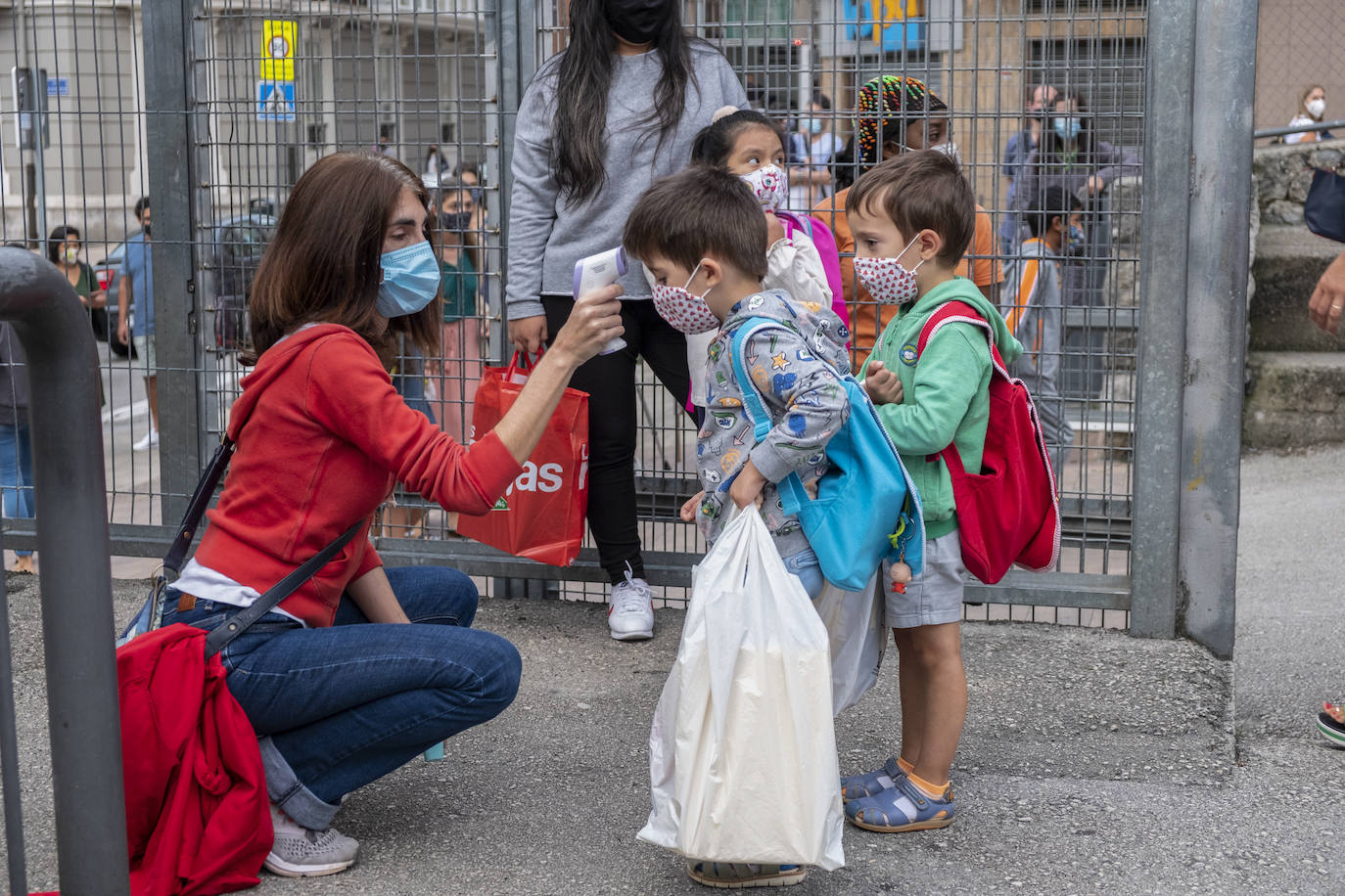 Imágenes de la 'vuelta al cole' en el CEIP Magallanes, en Santander,