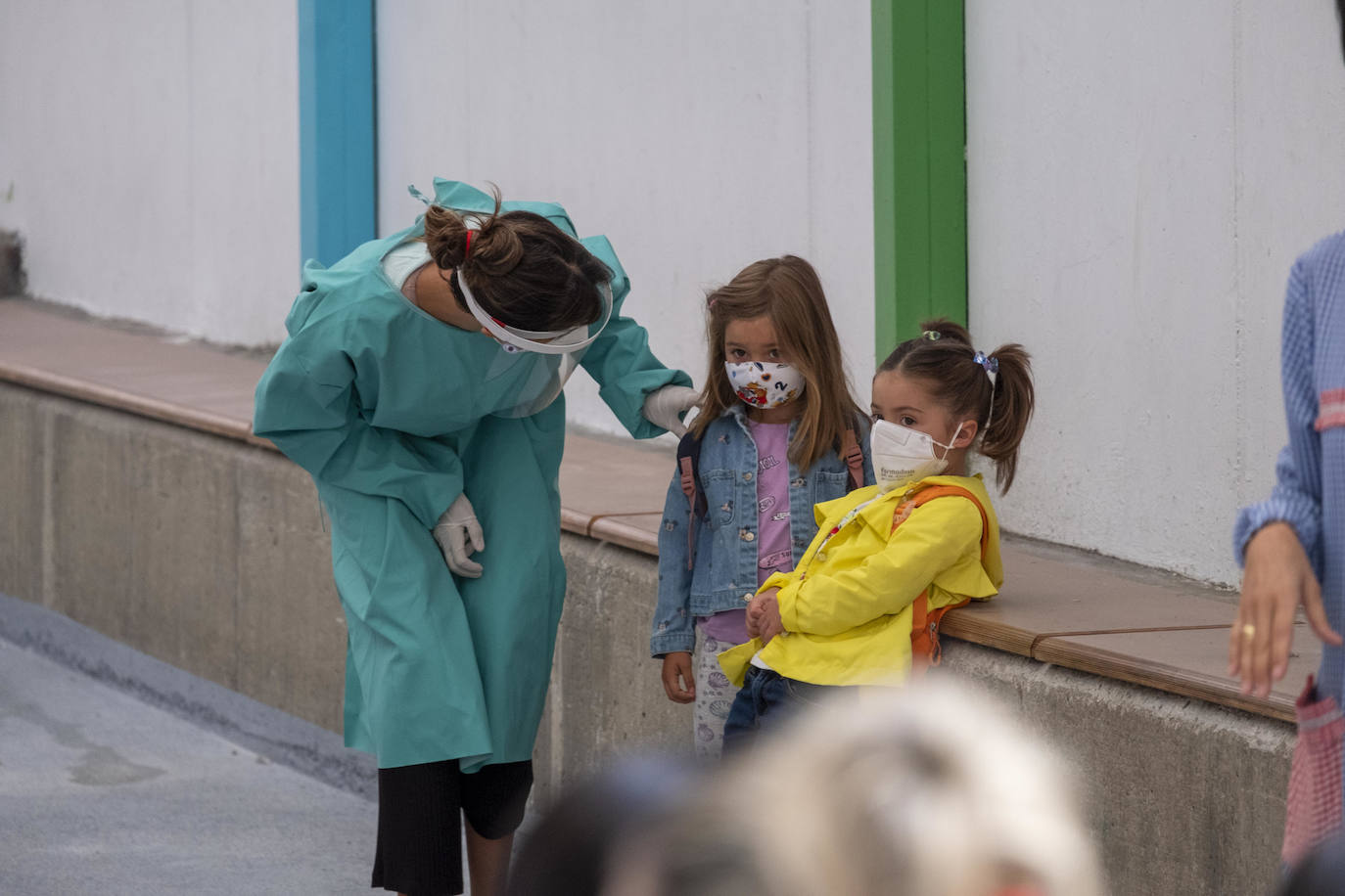 Imágenes de la 'vuelta al cole' en el CEIP Magallanes, en Santander,