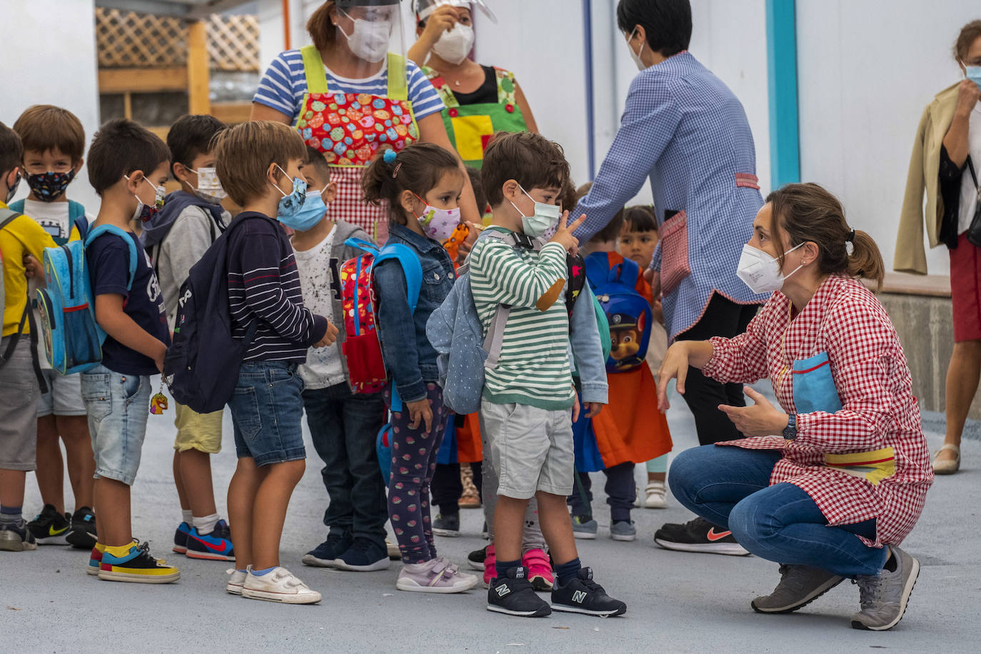 Imágenes de la 'vuelta al cole' en el CEIP Magallanes, en Santander,