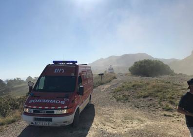 Imagen secundaria 1 - Muere un hombre que corría por el camino de la playa de Sonabia