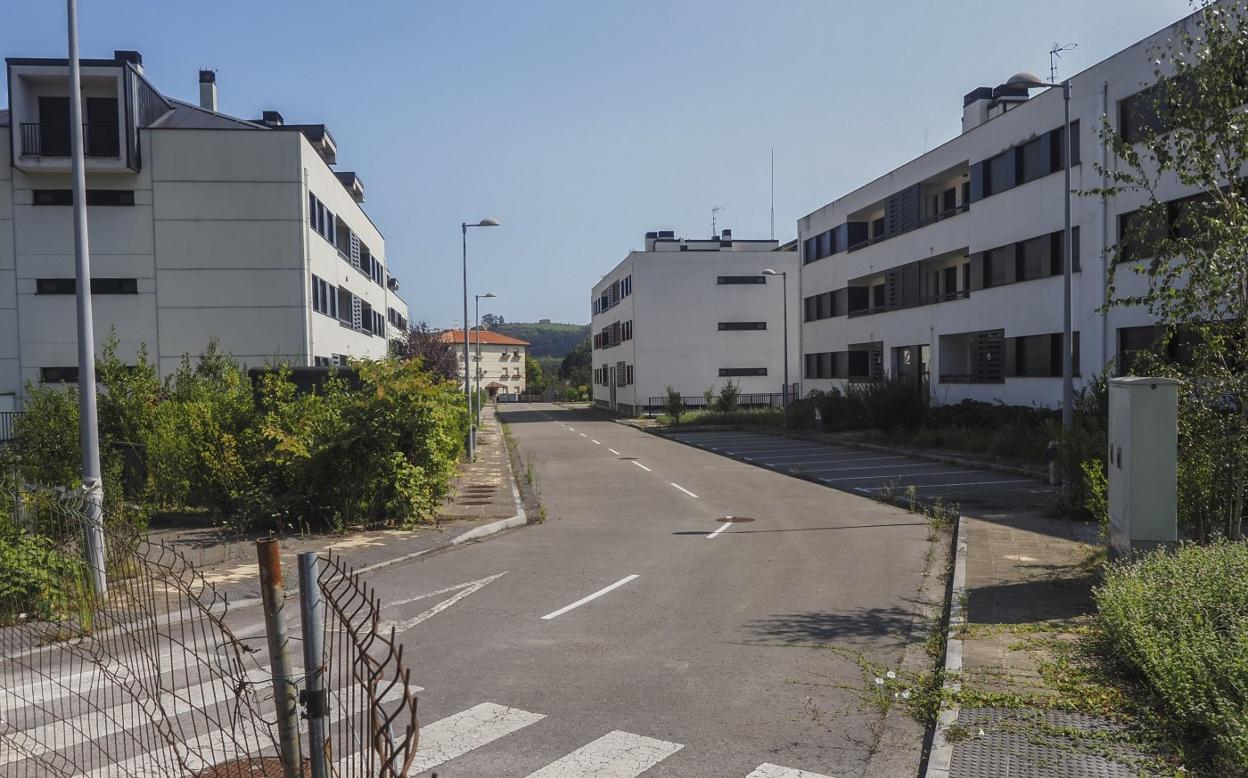 Los constructores cántabros quieren poder participar de los planes que el 'banco malo' tiene para la Comunidad.