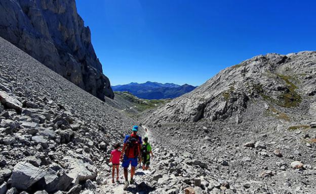 Vista del Sendero de vuelta en la ruta refugio Cabaña Verónica