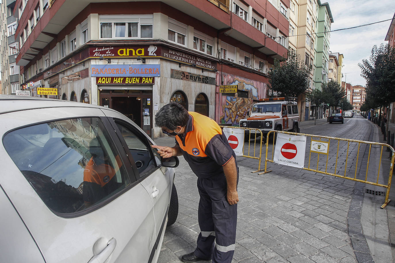 Salud Pública anunció esta mañana que tras los datos recabados el domingo son ya 138 los positivos en el barrio: 68 de ellos provienen del conocido brote detectado tras la celebración de un bautizo multitudinario y se desconoce si los 70 restantes tienen que ver con el mismo foco.