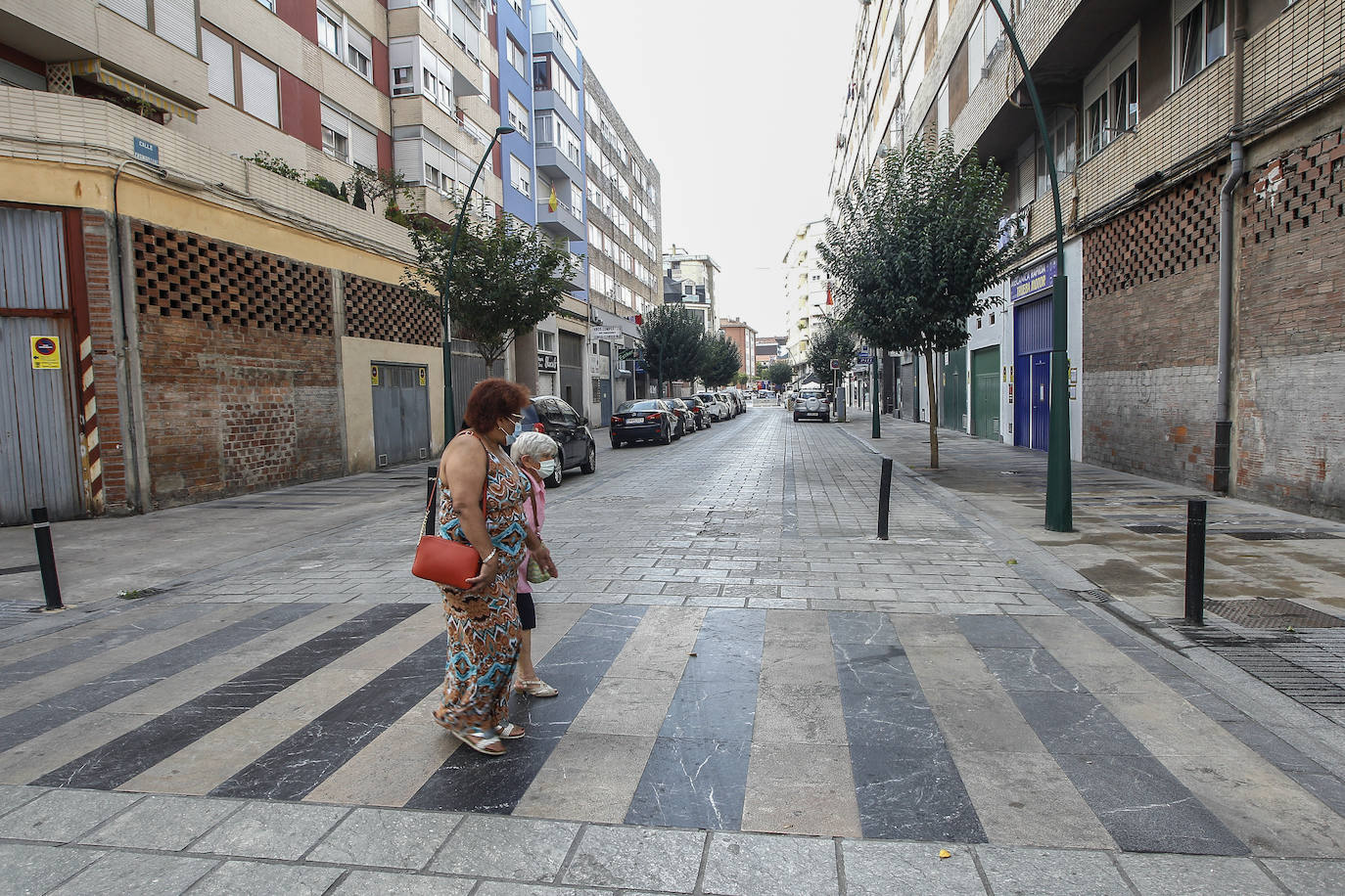 Salud Pública anunció esta mañana que tras los datos recabados el domingo son ya 138 los positivos en el barrio: 68 de ellos provienen del conocido brote detectado tras la celebración de un bautizo multitudinario y se desconoce si los 70 restantes tienen que ver con el mismo foco.