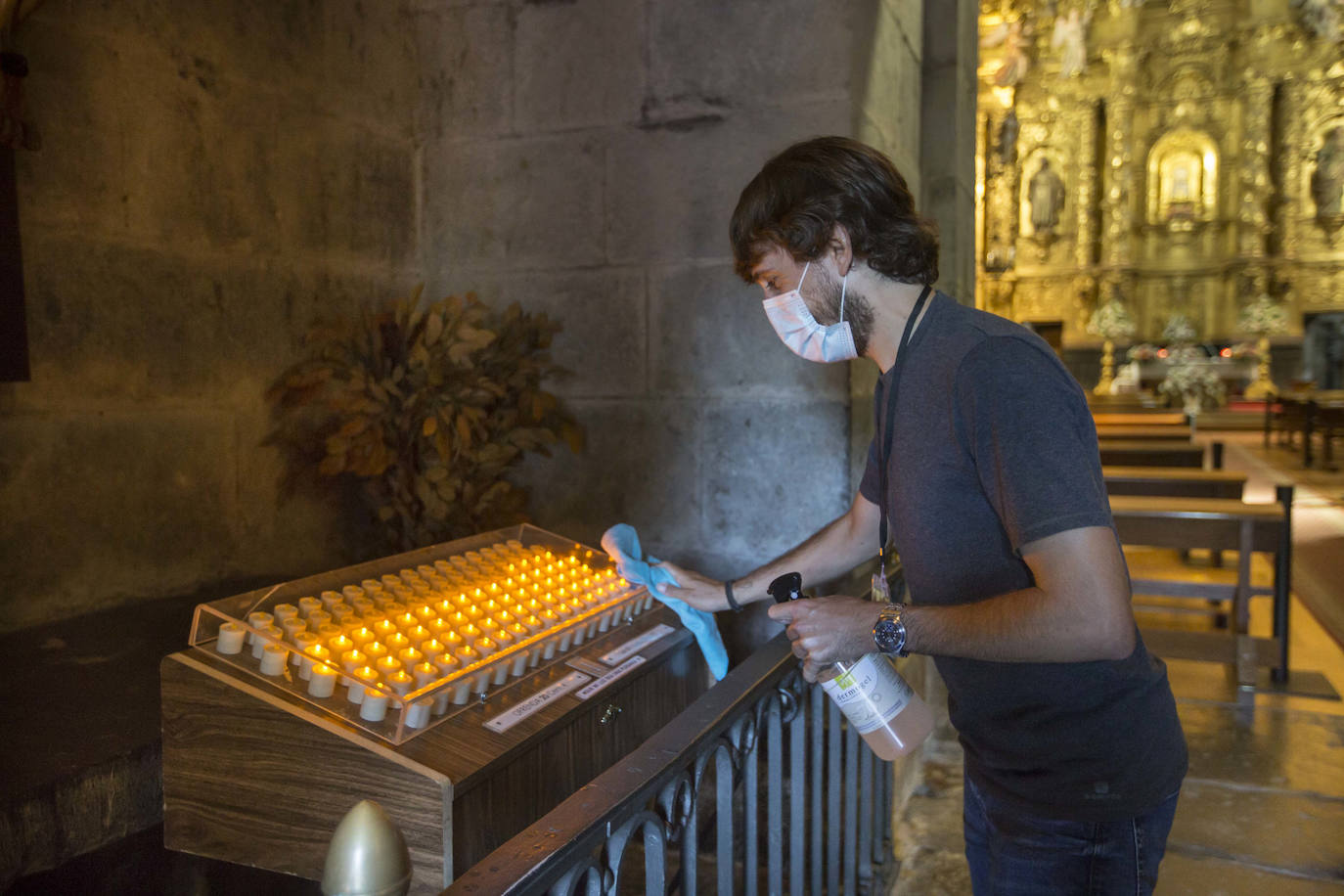 La celebración de la Bien Aparecida ha sido distinta en el santuario de Hoz de Marrón, con restricciones, medidas de seguridad y aforos limitados, pero no vacía de fieles, que han acudido en mayor número del esperado.