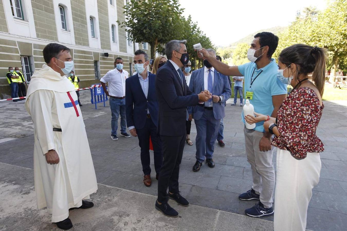 La celebración de la Bien Aparecida ha sido distinta en el santuario de Hoz de Marrón, con restricciones, medidas de seguridad y aforos limitados, pero no vacía de fieles, que han acudido en mayor número del esperado.