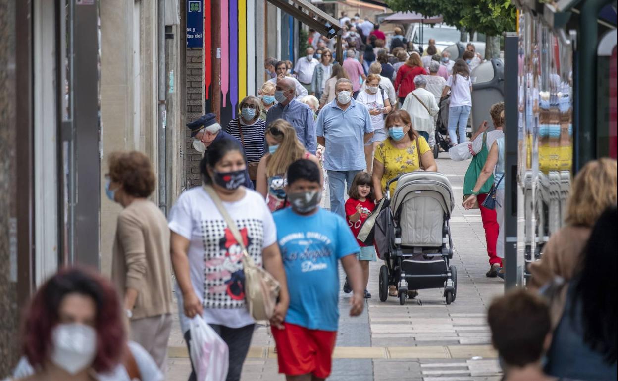 Las personas hospitalizadas por covid en Cantabria descienden a 67, seis menos