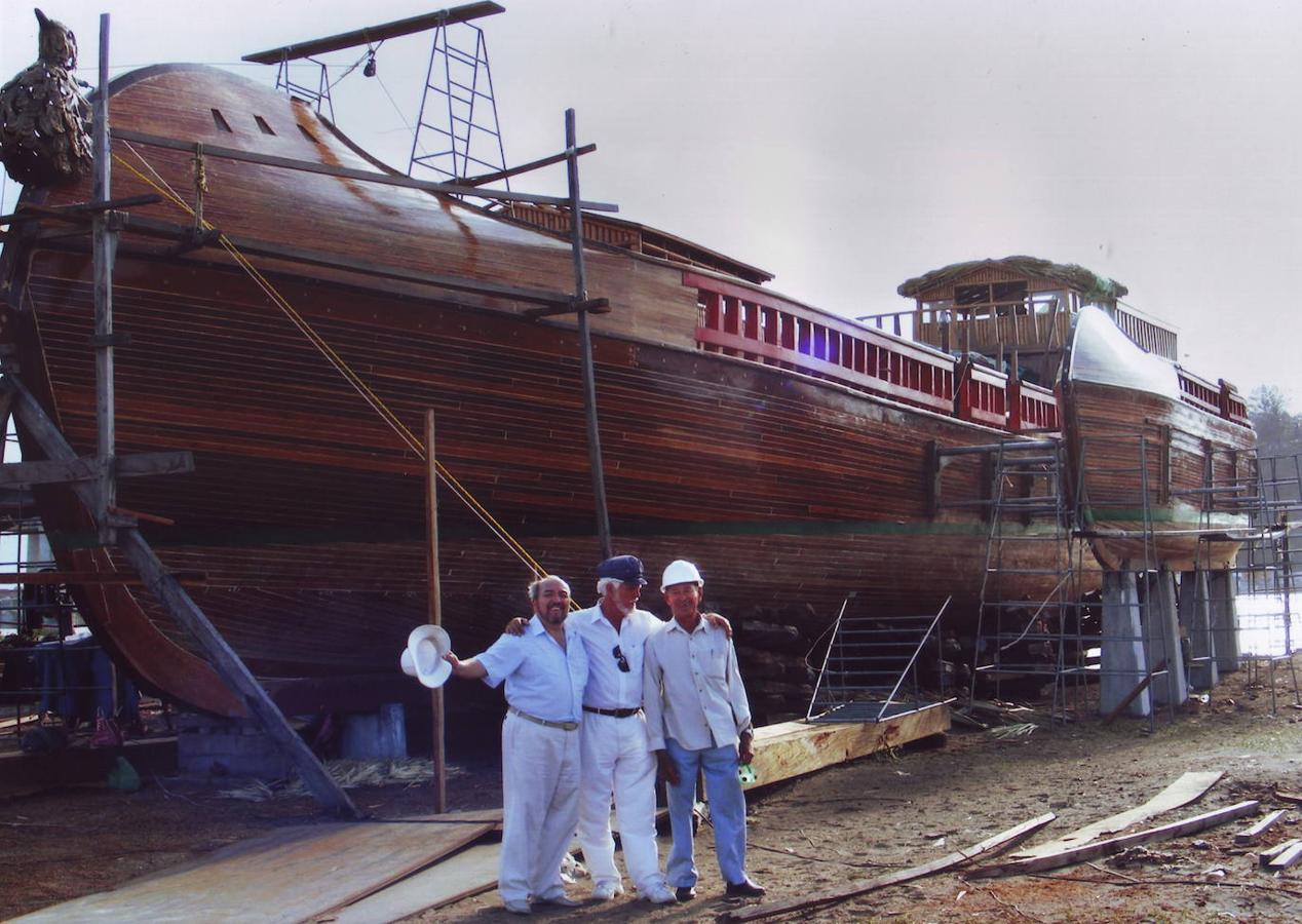 Expedición de Vital Alsar a bordo del trimarán "Zamná", desde México hasta Grecia, haciendo escala en Santander. Imagen de junio de 2009