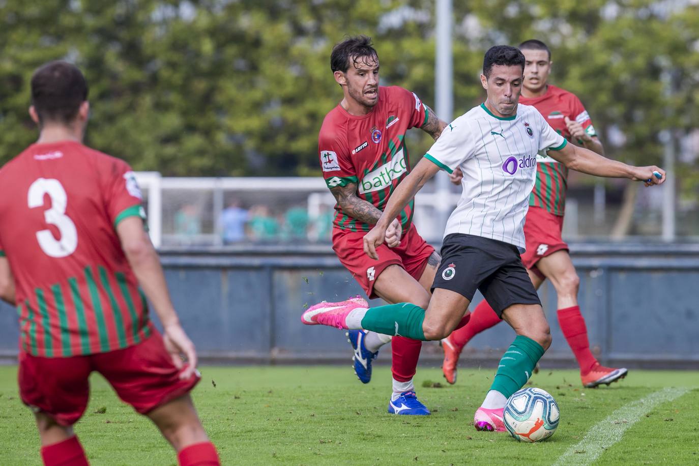 Fotos: El Racing se impone a la Gimnástica en un nuevo ensayo de pretemporada