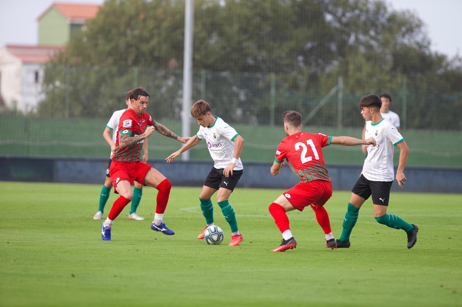 Fotos: El Racing se impone a la Gimnástica en un nuevo ensayo de pretemporada