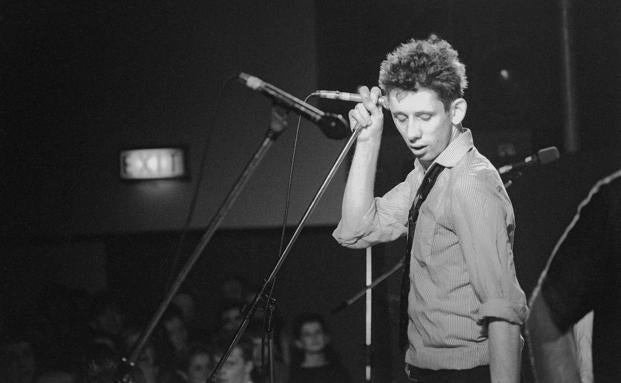 El líder de los Pogues, Shane MacGowan, en el documental 'Crock of Gold: A Few Rounds with Shane MacGowan' que produce Johnny Depp.