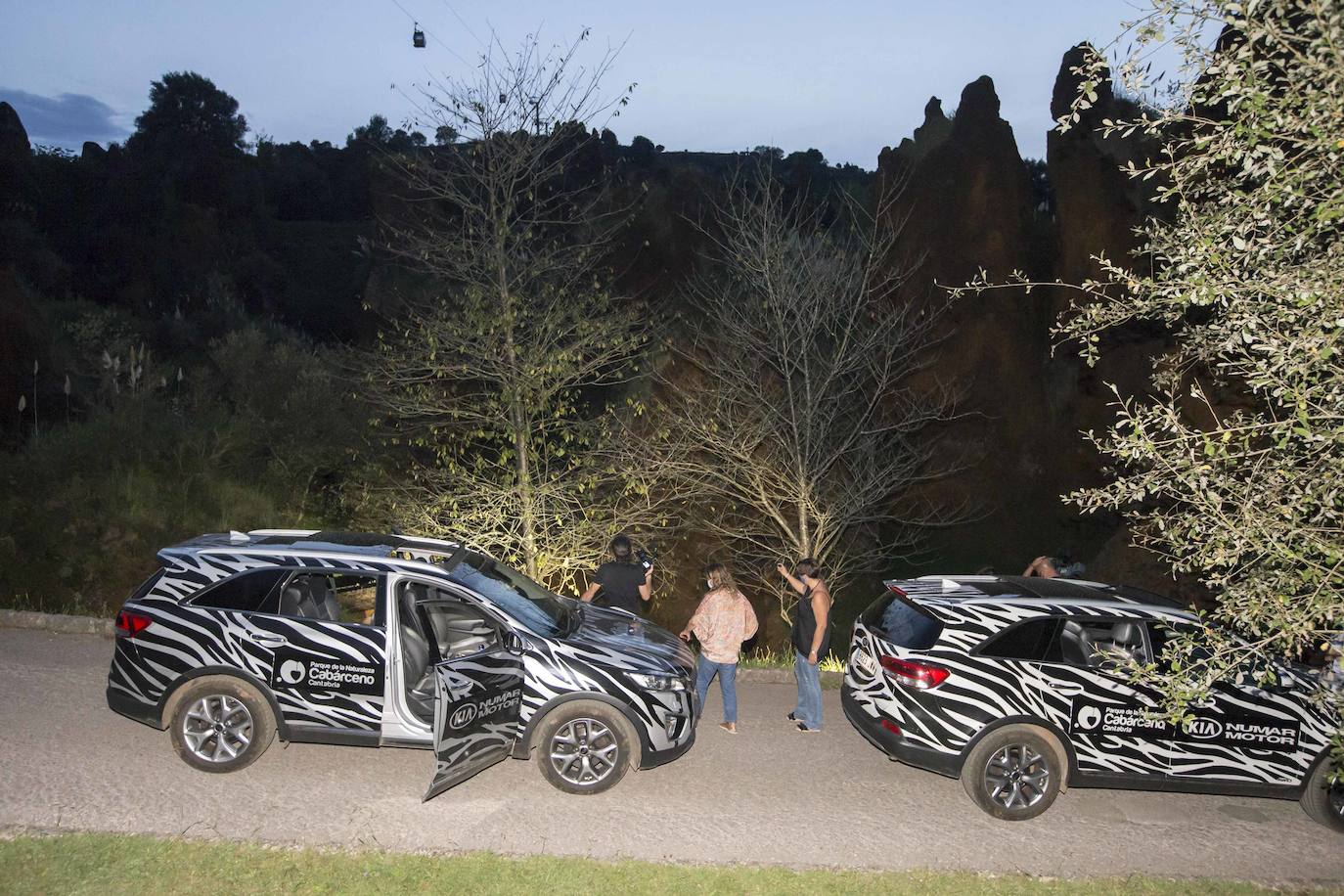 Imágenes de una visita nocturna al Parque de la Naturaleza de Cabárceno, una experiencia que se pone en marcha coincidiendo con el periodo en el que se producen la berrea y la ronca.